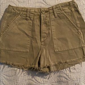 American eagle MIDI cargo shorts